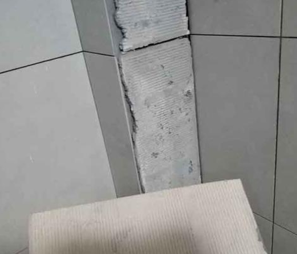 靖西瓷砖空鼓维修公司分享下厨房瓷砖脱落的补救措施。